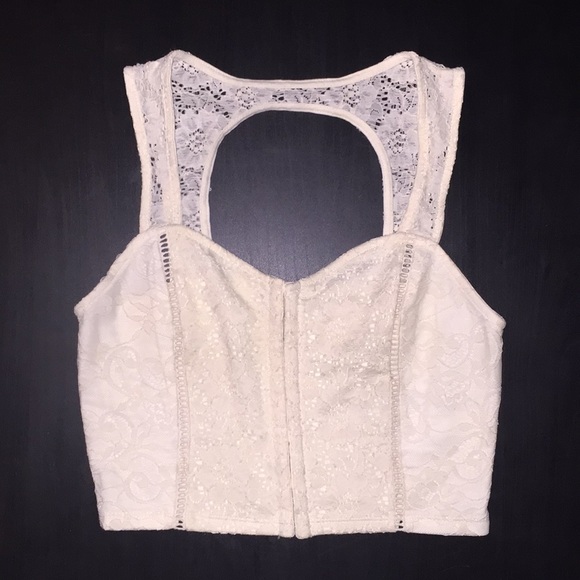 Connie B’s Boutique Tops - 🔴⚫️ Boutique Crop Top